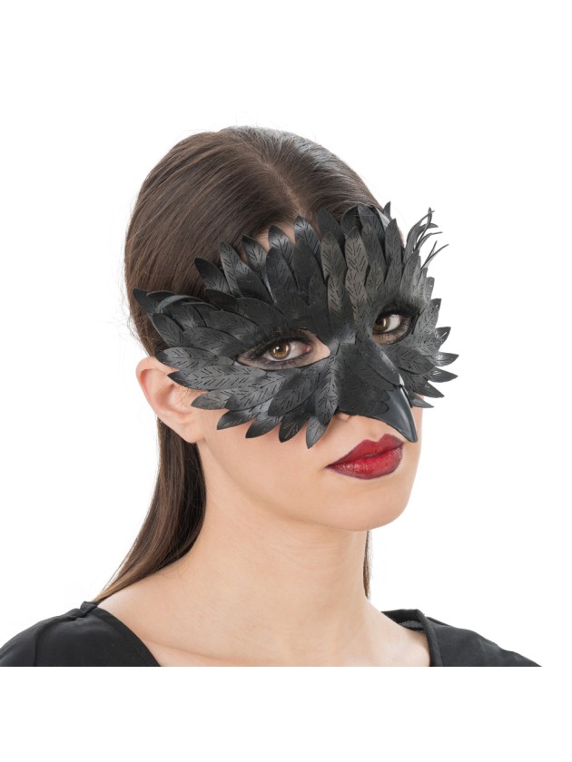 DEMI MASQUE AVEC PLUMES SIMILI CUIR 17CM X 15CM X 9CM