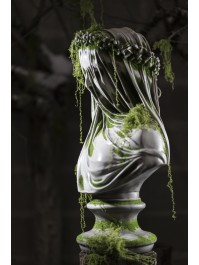 MAGNESIA GHOST LADY BUST 36CM X 24CM X 60CM