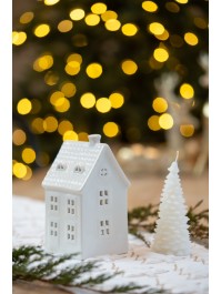 WHITE CERAMIC HOUSE CANDLEHOLDER 9CM X 9CM X 17CM 