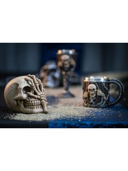 TETE DE MORT RESINE AVEC MAIN 16CM X 10CM X 12CM