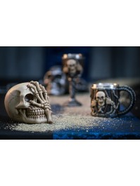 TOTENKOPF KUNSTHARZ MIT HAND 16CM X 10CM X 12CM