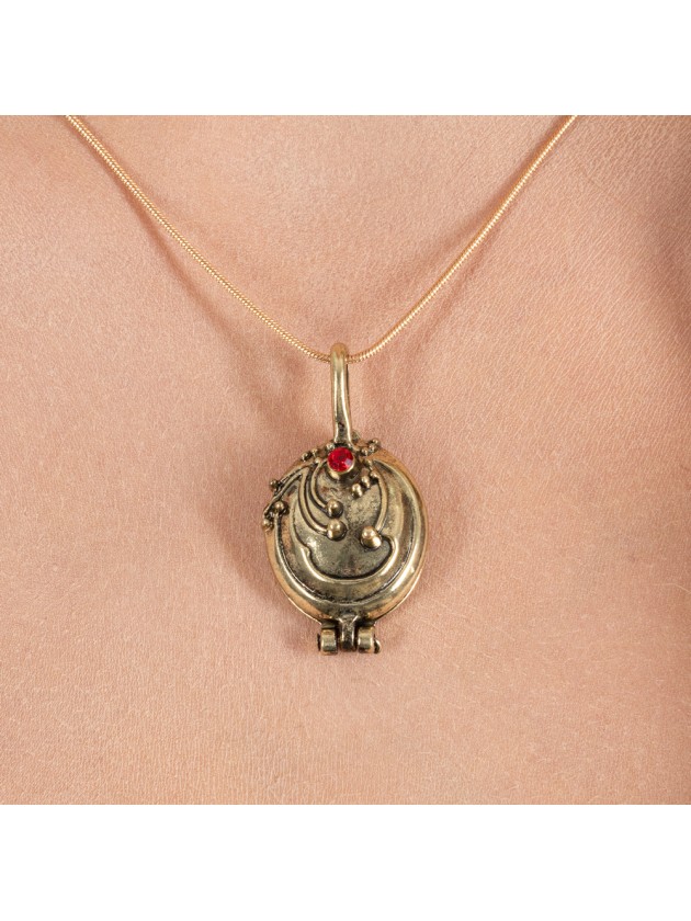 COLLIER VAMPIRE OR PENDENTIF 4CM X 2CM/ COLLIER 45CM