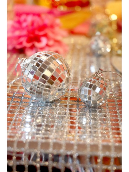 BOITE DE 18 BOULES A FACETTES ARGENT 10PCS DIA 3CM / 8PCS DIA 5CM