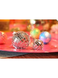 BOITE DE 18 BOULES A FACETTES ARGENT 10PCS DIA 3CM / 8PCS DIA 5CM