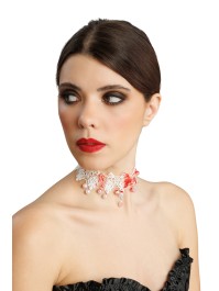 COLLIER BLANC DENTELLE ENSANGLANTEE 32CM X 0.5CM X 6CM