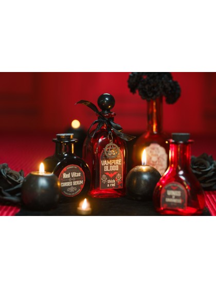 FLACON CARRE VERRE ROUGE VAMPIRE BLOOD 6.3CM X 6.3CM X 17CM