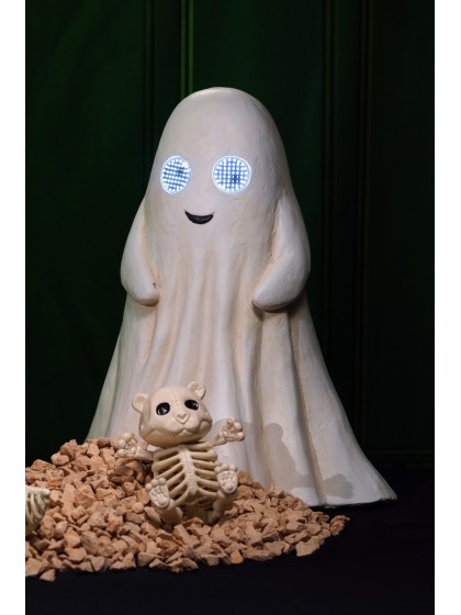 MAGNESIA GHOST WITH LED MOVING EYES 34.5CM X 24CM X 42CM