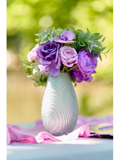 SOFT MINT GLASS VASE WITH EMBOSSED LEAF 14.5CM X 8CM X 18CM