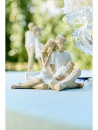 SITTING COUPLE WITH BABY LOVE MOMENT 19.5CM X 14CM X 15CM
