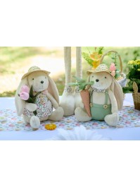 LAPIN ASSIS AVEC CHAPEAU DE PAILLE ALEX 2 ASSORTIS 23CM X 18CM X 28CM