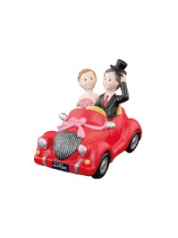 COUPLE MARIES RESINE VOITURE ROUGE  18CM X 10CM X 14.5CM