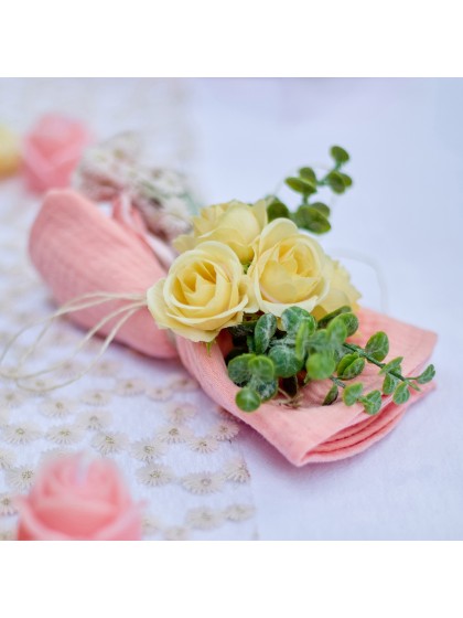 MINI BUNCH 4 ROSES YELLOW SAND 9CM X 7CM X 12CM