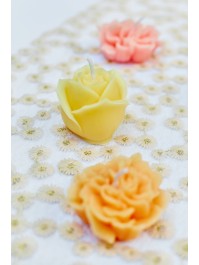 4 YELLOW SAND ROSE-SHAPED CANDLES 4.5CM X 4.5CM X 4CM