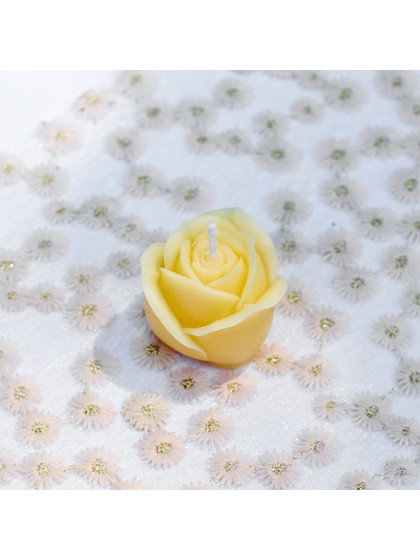 4 YELLOW SAND ROSE-SHAPED CANDLES 4.5CM X 4.5CM X 4CM